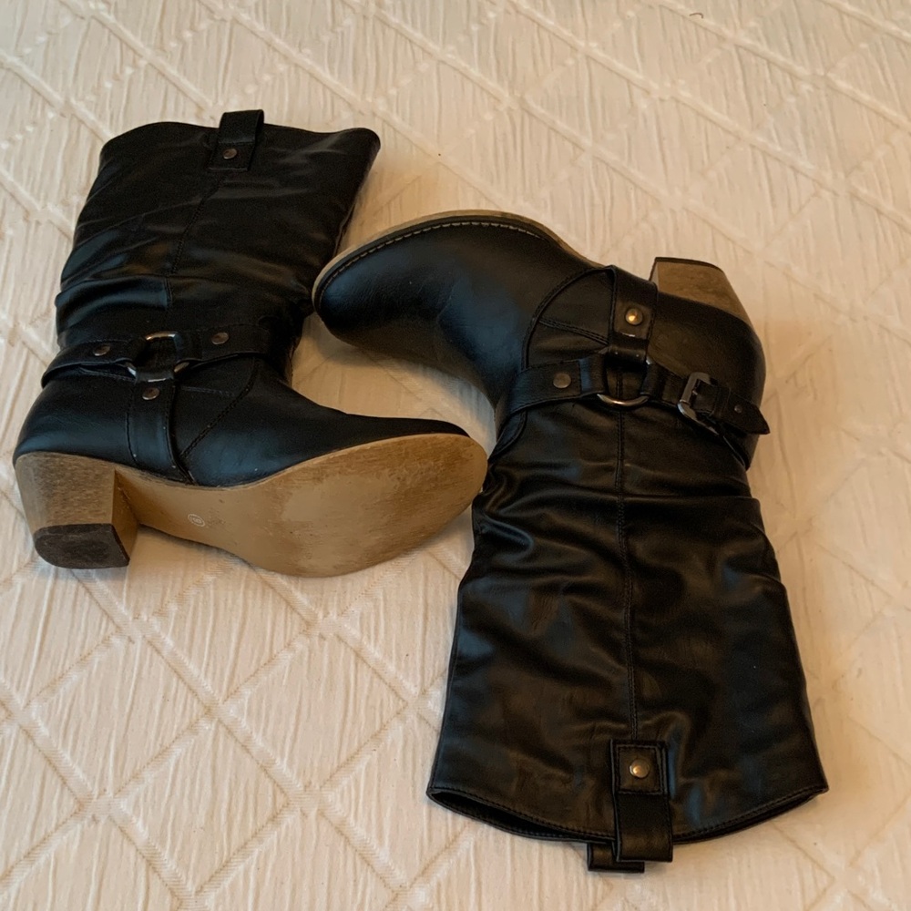 Refresh Black Heeled Boots with Buckle Detail